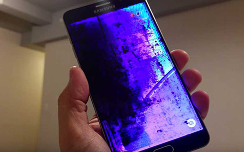 Điện thoại Samsung bị tím toàn màn hình